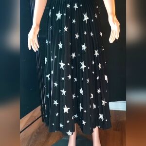LuLaRoe DeAnne Stars Wrap Skirt size XXS I'm a size 10 and I can wear it.